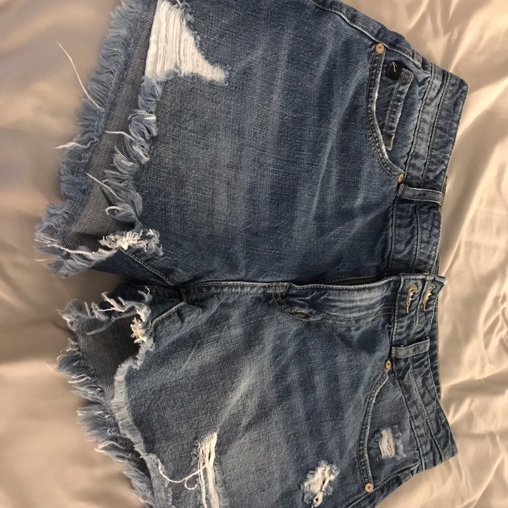 Womens jean shorts. Size 9/28.